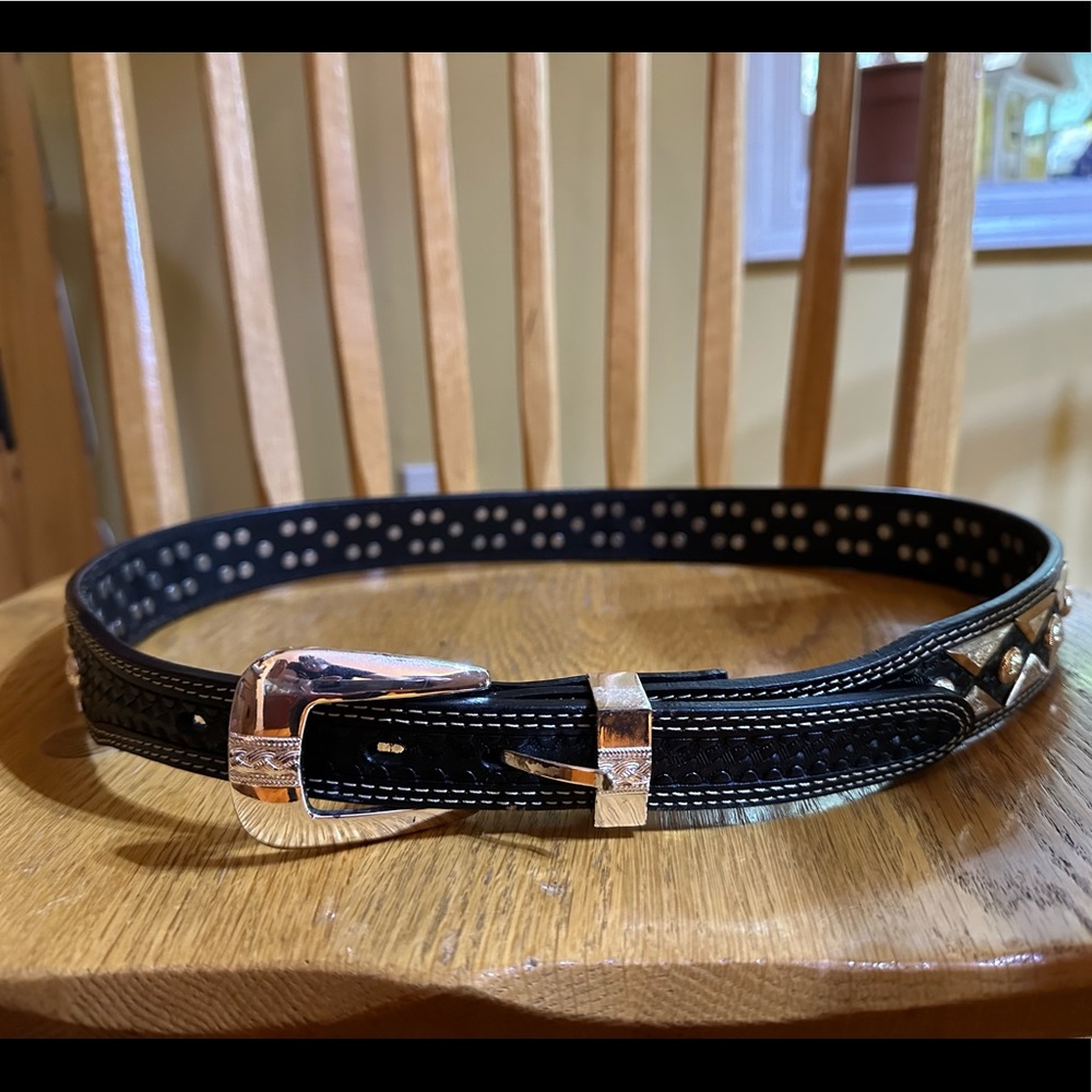 Roper Belt 38” top grain leather black with beautiful silver detailing 🖤